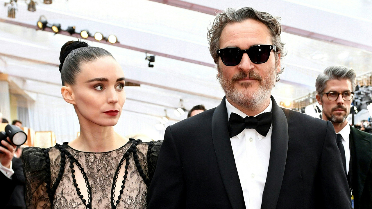 pregnant celebrities 2020: Joaquin Phoenix and Rooney Mara pose on the red carpet